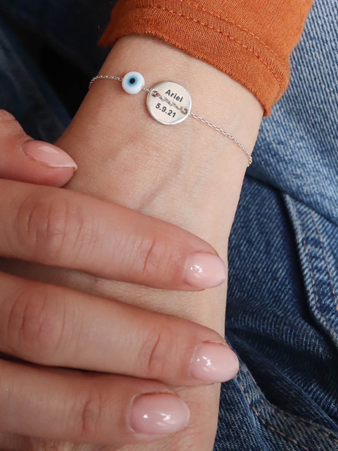 button silver whit eye