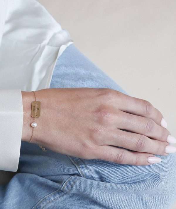 tag bracelet / yellow gold plating